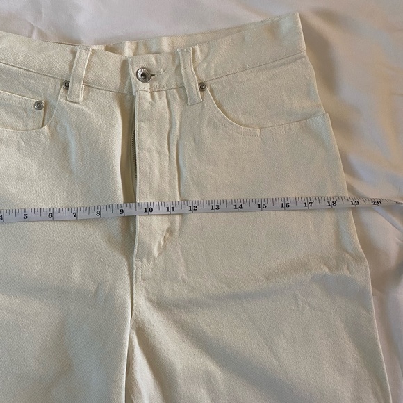 Vintage White Denim Shorts, Size 32 - Picture 4 of 6